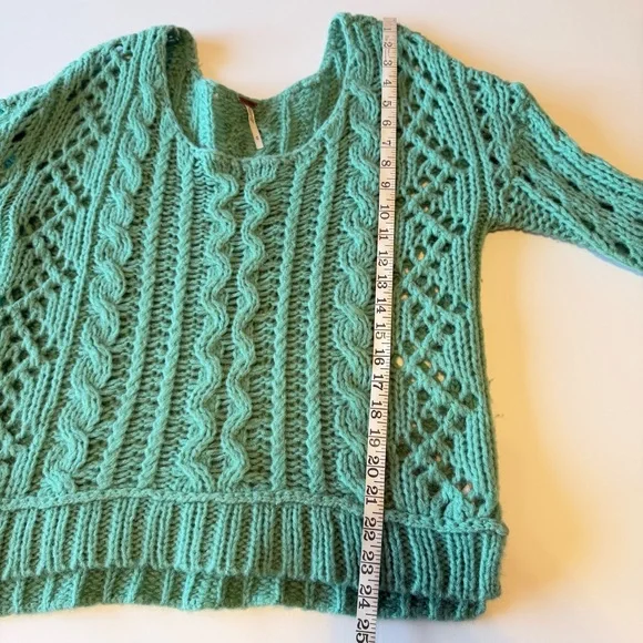Free People Fluff cableknit chunky pullover sweater, scoop neck, green sz M - Picture 4 of 13